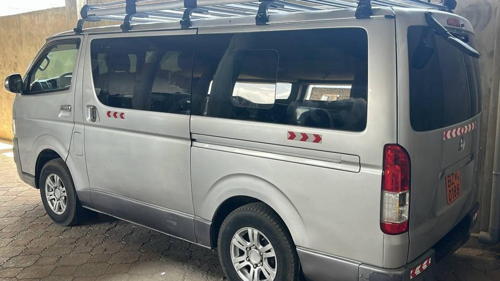 MINI BUS BZ 0188 RB (location au sud du Bénin)