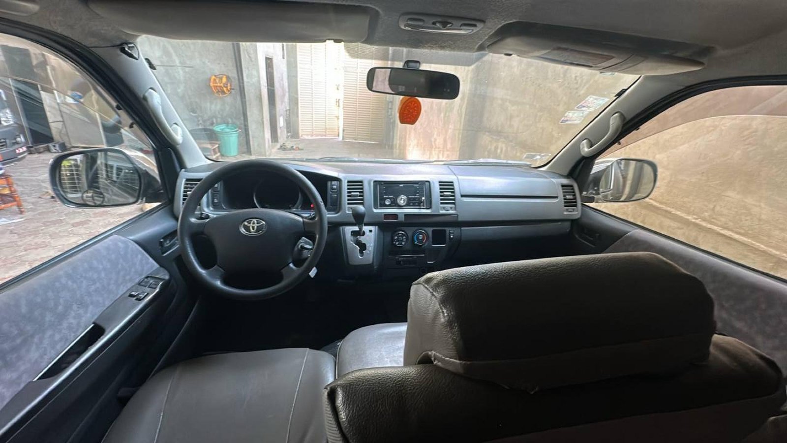 MINI BUS CE 7897 RB (location au sud du Bénin)